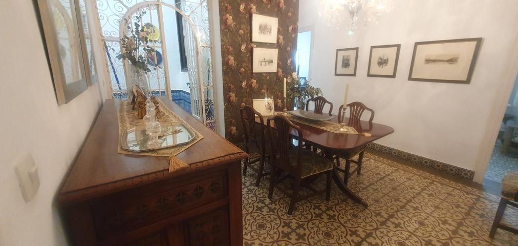 SE VENDE PISO DE 3 DORMITORIOS CON ANEXO PARA 6 PLAZAS DE GARAJE EN PLENO CENTRO DE SEVILLA photo 0