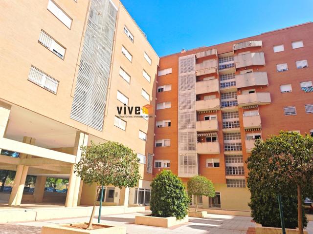 Vivienda en zona Ronda de Los Tejares de Triana, zona tranquila y con posibilidad de aparcamiento. photo 0