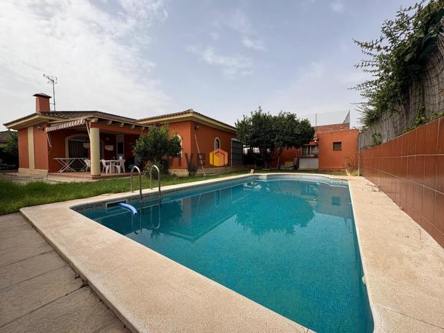 CHALET INDEPENDIENTE DE UNA PLANTA CON PISCINA EN URBANIZACIÓN LA HISPALENSE, ALMENSILLA photo 0