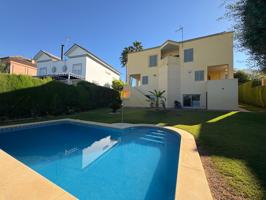 PRECIOSO CHALET EN URBANIZACIÓN LOS CABALLEROS DE BORMUJOS, SEVILLA photo 0