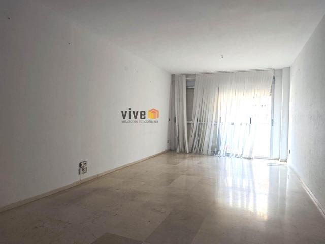 Amplio piso ubicado en calle Arjona: 4 habitaciones y 2 baños. SIN AMUEBLAR. photo 0
