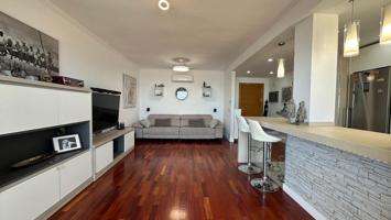 Vivienda de tres dormitorios, dos cuartos de baño y plaza de garaje en las torres de la Casería. photo 0