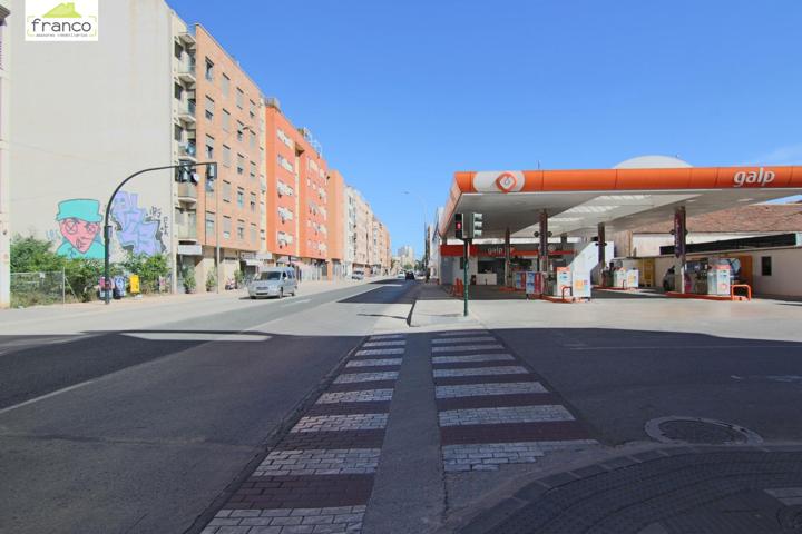 GRAN LOCAL CON MUCHO PASO RODADO Y PEATONAL photo 0