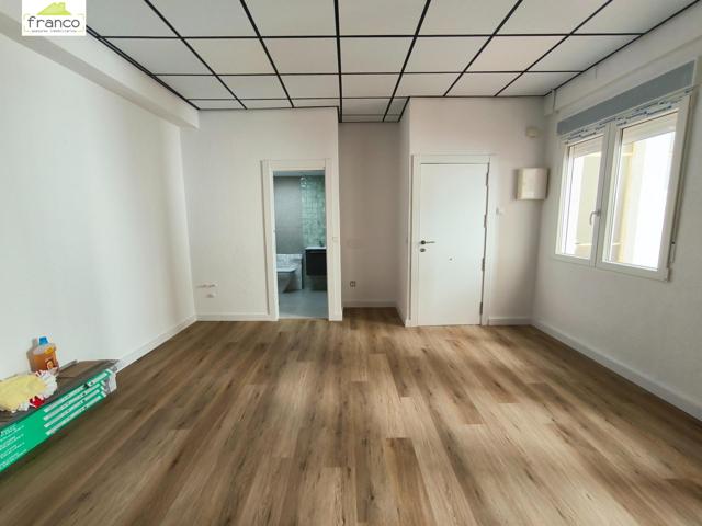 DESPACHO EN PLENO CENTRO JUNTO AL CORTE INGLÉS photo 0