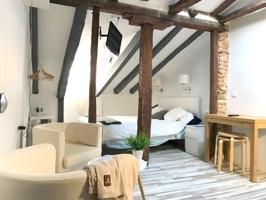 PRECIOSA BUHARDILLA EN ZONA HUERTAS photo 0