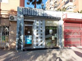 ¡Oportunidad de inversión! Se vende PELUQUERIA  incluye  local y todo el mobiliario photo 0