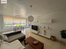 ¡Oportunidad única! Piso reformado con 3 hab. y urbanización espectacular en Victoria Kent 8 photo 0