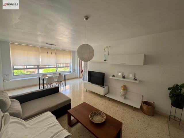 ¡Oportunidad única! Piso reformado con 3 hab. y urbanización espectacular en Victoria Kent 8 photo 0
