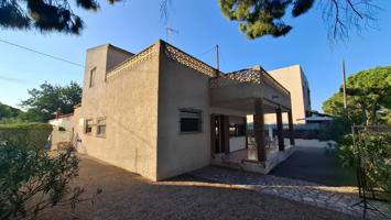 Chalet en la Pinada de La Marina, a tan solo 500 metros de la Playa photo 0