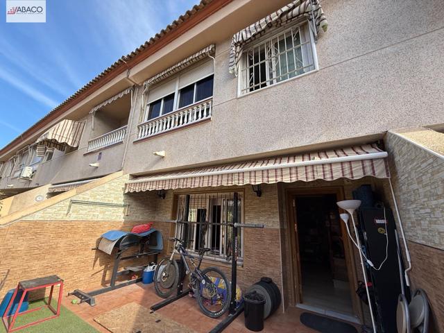 Adosado de 3 plantas con garaje y piscina photo 0