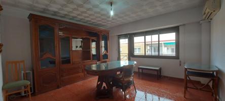 Piso a la venta en Benimamet, 5hab, 1 baño, 1 aseo, balcón. photo 0