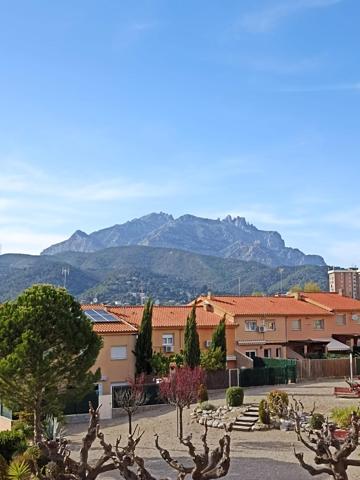 CASA ADOSADA EN VENTA EN OLESA DE MONTSERRAT photo 0