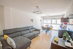 Piso independiente con espectacular terraza en el barrio San Rafael photo 0