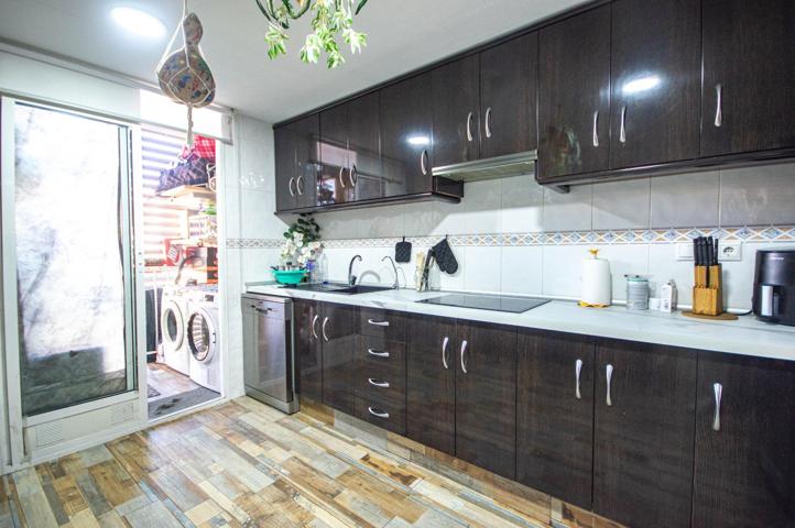 piso seminuevo con parking en Avd de Ronda photo 0