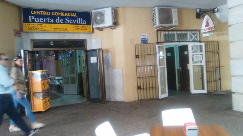 Gran Oportunidad. Local comercial en planta baja en Centro Comercial Puertas de Sevilla photo 0