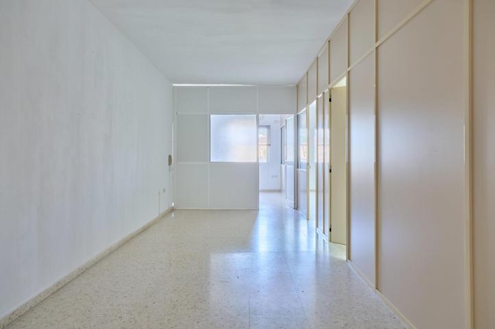 Oficinas Polígono Bertola, Edificio Dos Ruedas. photo 0