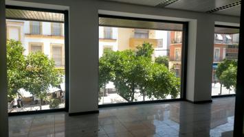 Calle Corredera oficinas con amplisima fachada a calle Corredera , posibilidad de adaptar a vivienda photo 0