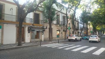 Calle Porvera muy bien situado local comercial en planta baja photo 0