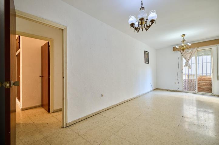 Centro en calle Idolos a un minuto de calle Porvera, vivienda con plaza de garaje y trastero photo 0