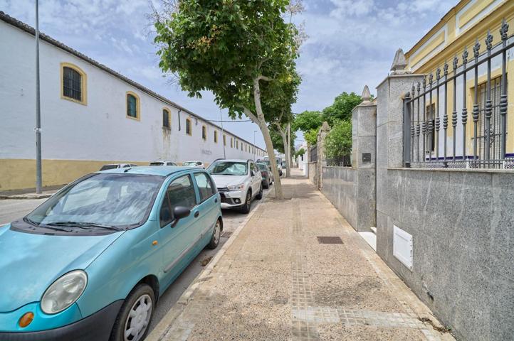Estupenda casa independiente en Barriada España. photo 0