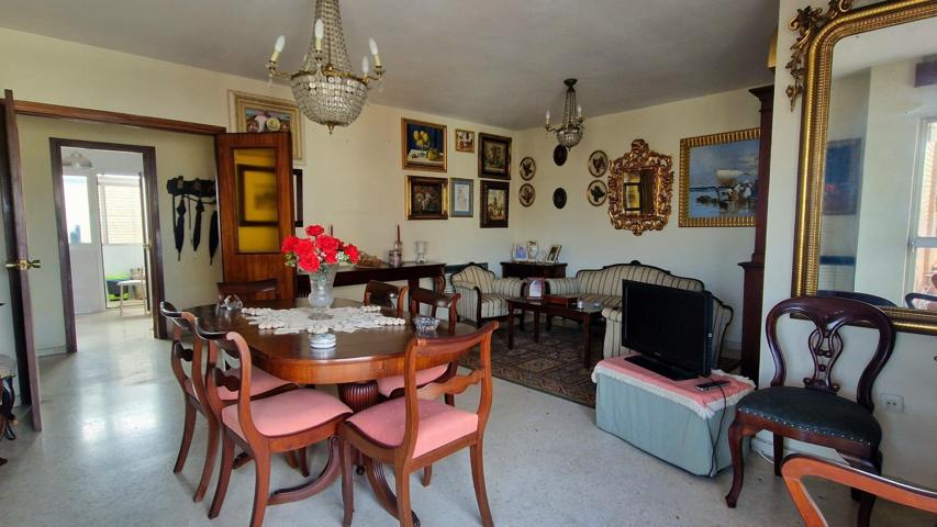 Amplio piso con garaje y terraza junto a Plaza Madre de Dios photo 0