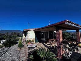 CASA CON GRAN TERRENO EN CALDES DE MONTBUI photo 0