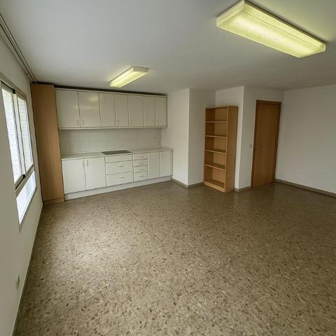 Piso tipo loft (local) con gran potencial a pocos metros del mar photo 0