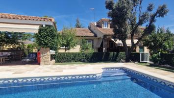 Gran chalet en venta con piscina junto a Centro comercial Eurovillas photo 0