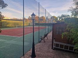 Parcela con pista de tenis photo 0