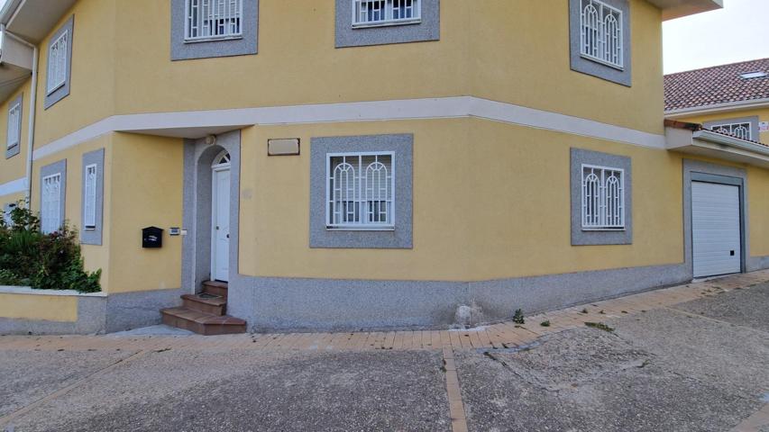 Chalet adosado con patio y garaje en Pozuelo del Rey. photo 0