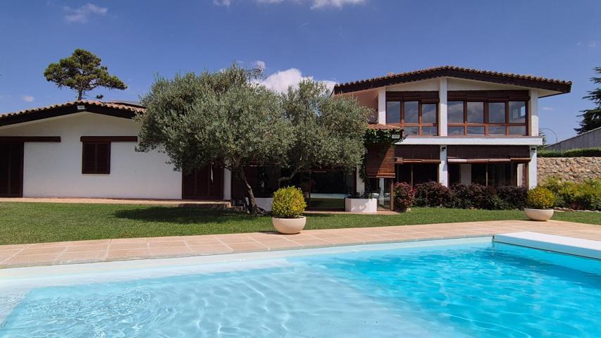 Exclusivo chalet de ensueño de estilo contemporáneo photo 0