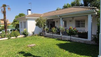 Chalet independiente en venta con precioso jardín photo 0