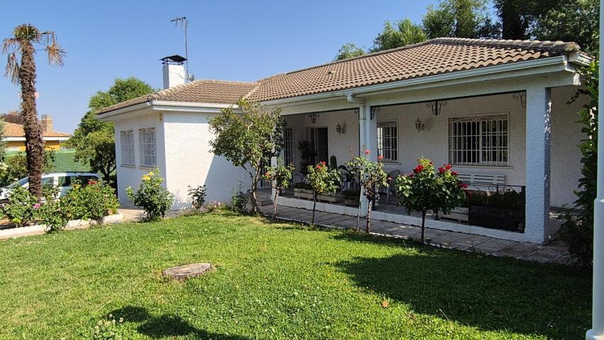 Chalet independiente en venta con precioso jardín photo 0