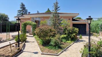 Cómodo chalet en venta en Eurovillas cerca del Centro Comercial photo 0