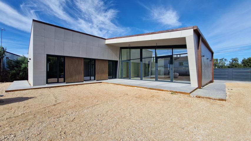 Moderno chalet de obra nueva con espectacular ventanal photo 0