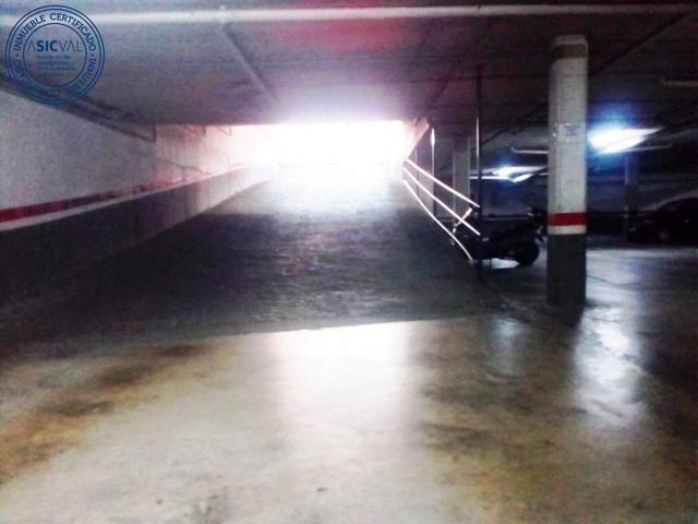 Parking en Bulevar moderno y de referencia en la ciudad photo 0