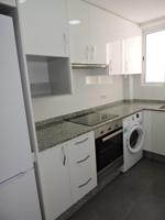 Piso de alquiler de 2 habitaciones, reformado y sin amueblar en el barrio de Marxalenes photo 0