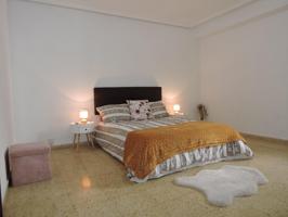 Piso en venta de 3 habitaciones con balcón photo 0