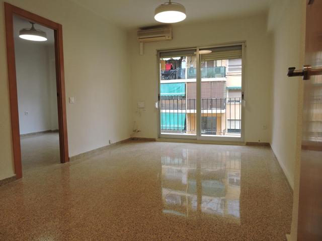 Piso de alquiler de 3 habitaciones con balcón en el barrio de Aiora photo 0