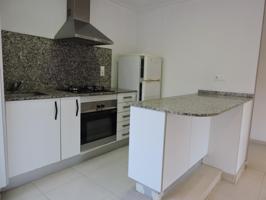 Piso de alquiler de 2 habitaciones y 2 baños con balcón en el barrio de Trinitat photo 0