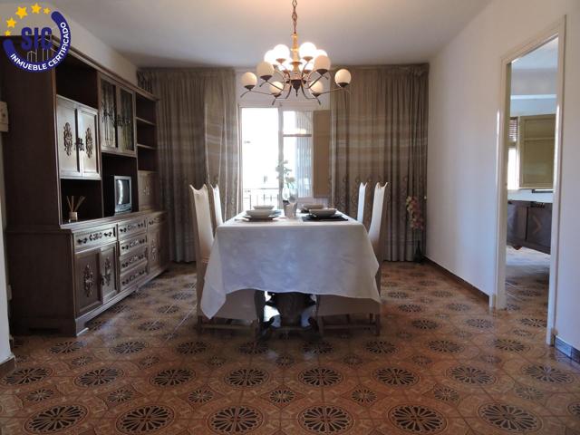 Piso en venta en Marxalenes de 3 habitaciones con balcón photo 0