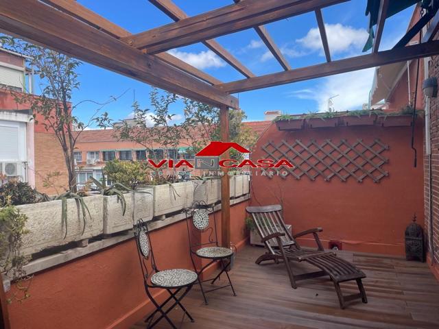 Alquiler de Atico en Fuente del Berro, 2 dormitorios, amueblado con terraza photo 0