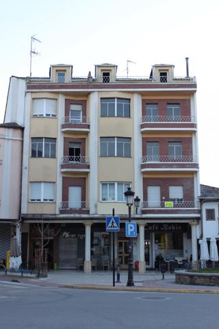 EDIFICIO PARA REFORMAR EN CACABELOS photo 0