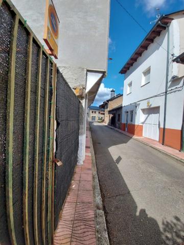 Casa en Toreno con Terreno: Amplia Propiedad de 3 Habitaciones photo 0