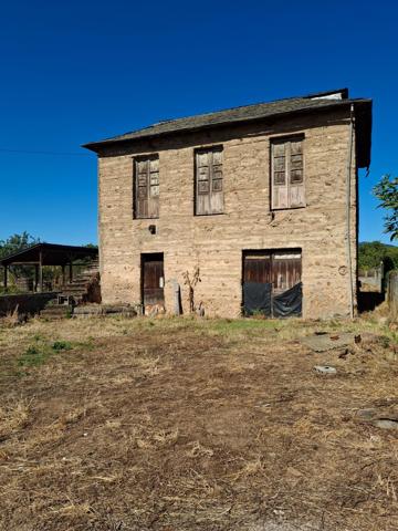 CASA CON TERRENO EN VALTUILLE DE ABAJO photo 0