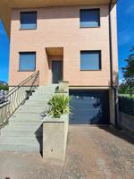 VENTA: Chalet adosado en Compostilla. photo 0