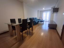 VENTA: Amplio y Moderno Piso en el Corazón de Ponferrada photo 0