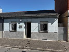 CASA PLANTA BAJA CON TERRENO EN PONFERRADA photo 0