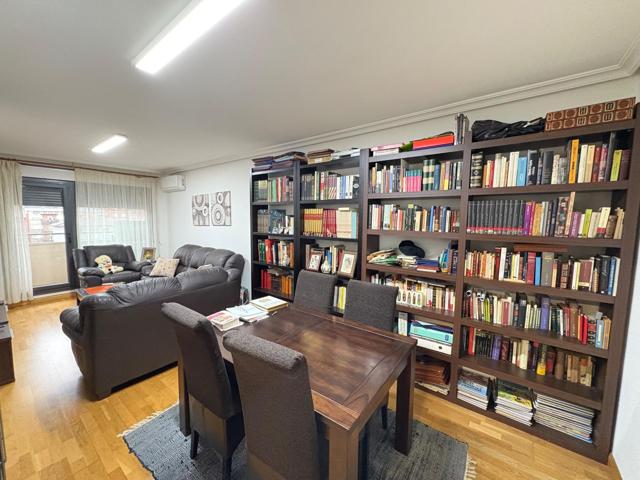 APARTAMENTO CON POSIBILIDAD DE HACER DUPLEX photo 0