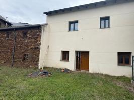 Venta de casa semireformada con terreno en Santa Marina de Torre photo 0